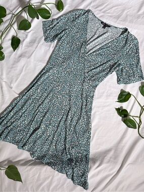 ONLY Wrap‑Style V-Neck Mini Dress Green Ditsy Floral Pattern | Size M